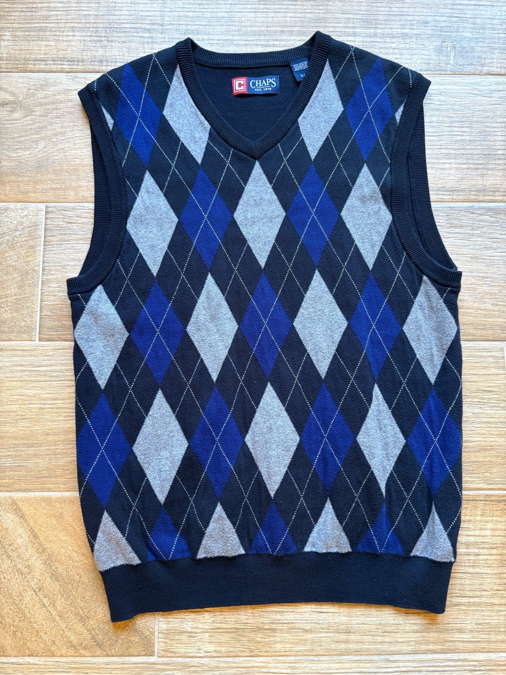 Chaps Men's Blue and Gray Argyle V-Neck Sweater Vest, Size Large